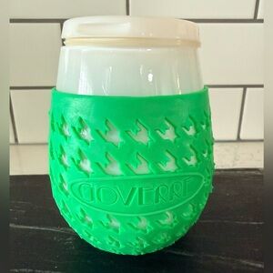 GOVERRE Portable Stemless Wine Glass, Neon Green Silicone Sleeve, Glass & Lid